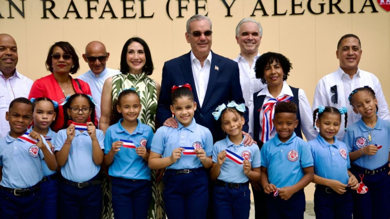 Presidente inaugura escuela en Los Guandules que beneficiará a más de 800 estudiantes