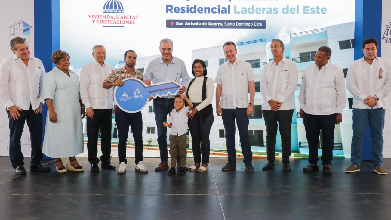 Abinader entrega apartamentos y reafirma impulso a viviendas de bajo costo