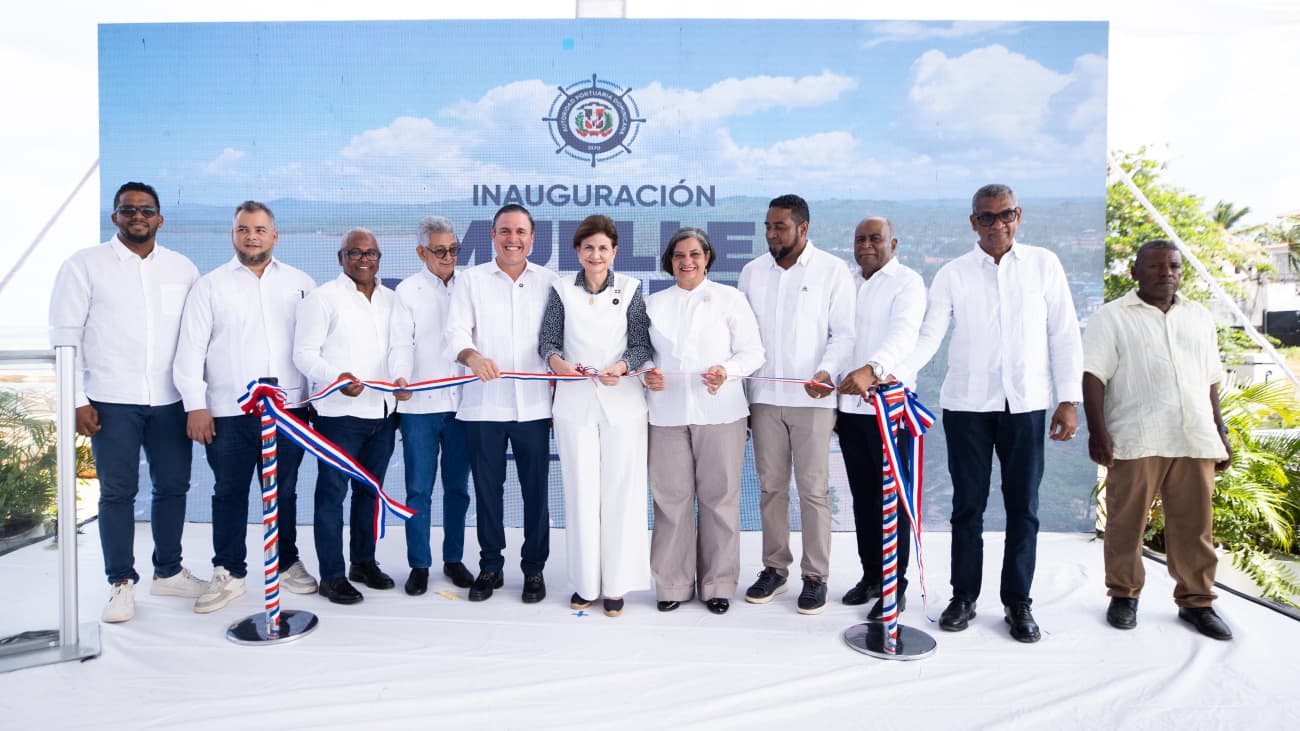 Gobierno entrega hospital remozado y nuevo muelle en Sabana de la Mar