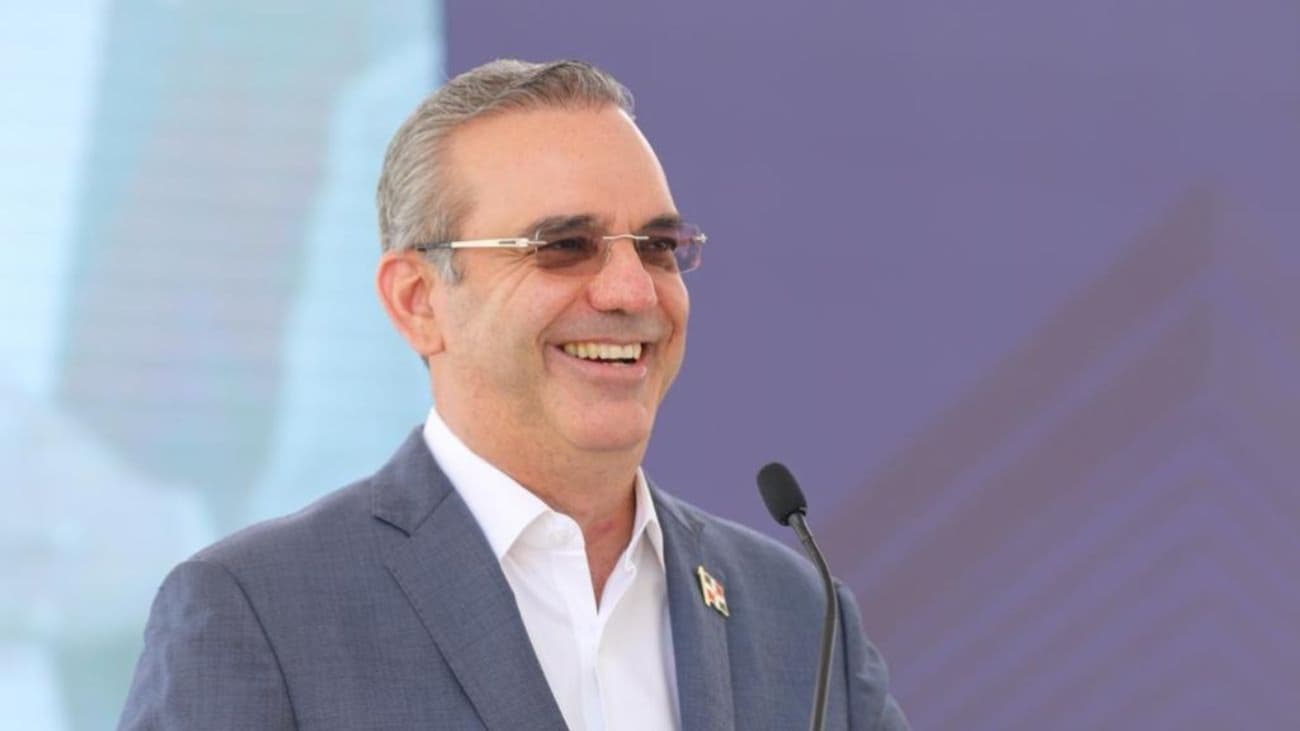 Abinader viaja a Panamá para atraer nuevas inversiones a República Dominicana