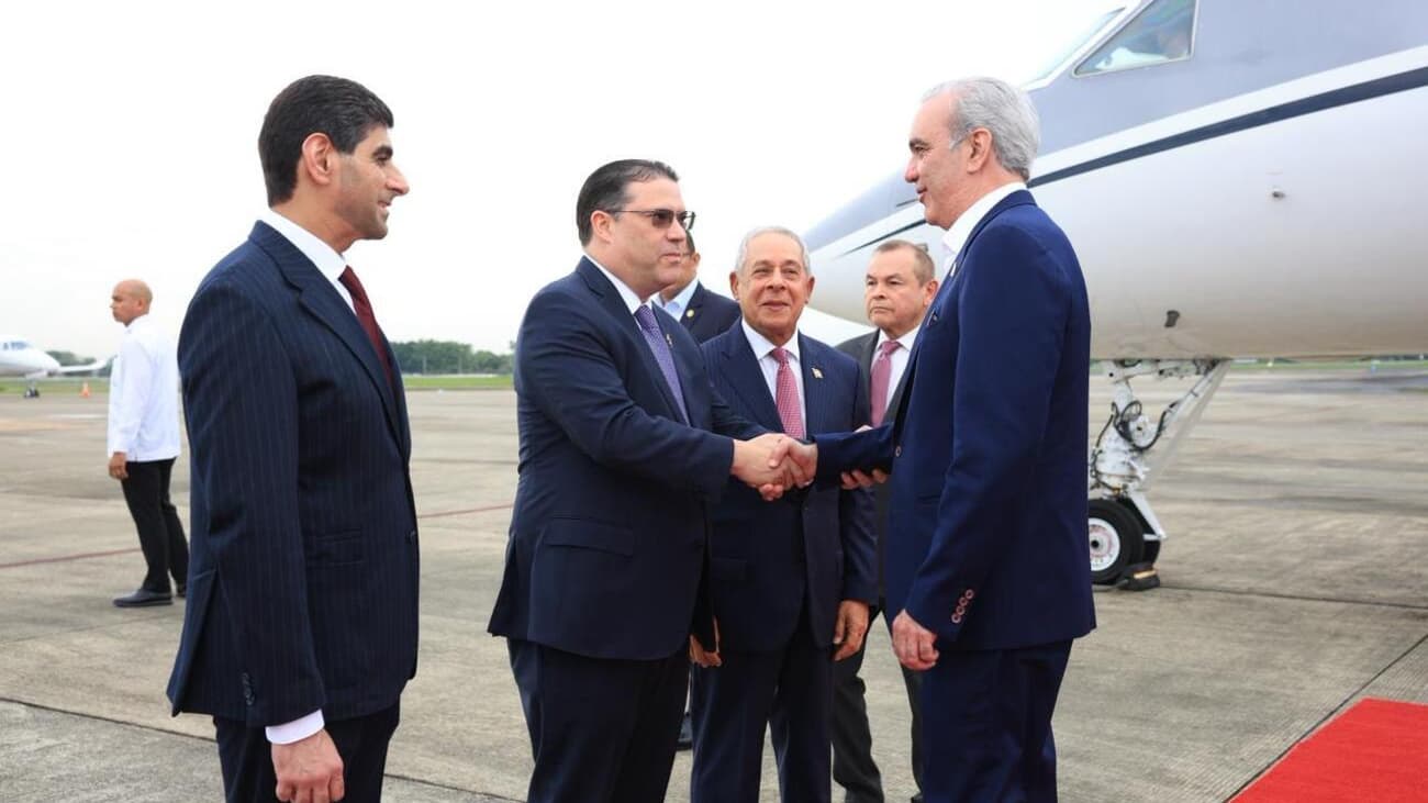 Abinader llega a Panamá para impulsar inversiones y fortalecer alianzas en zonas francas