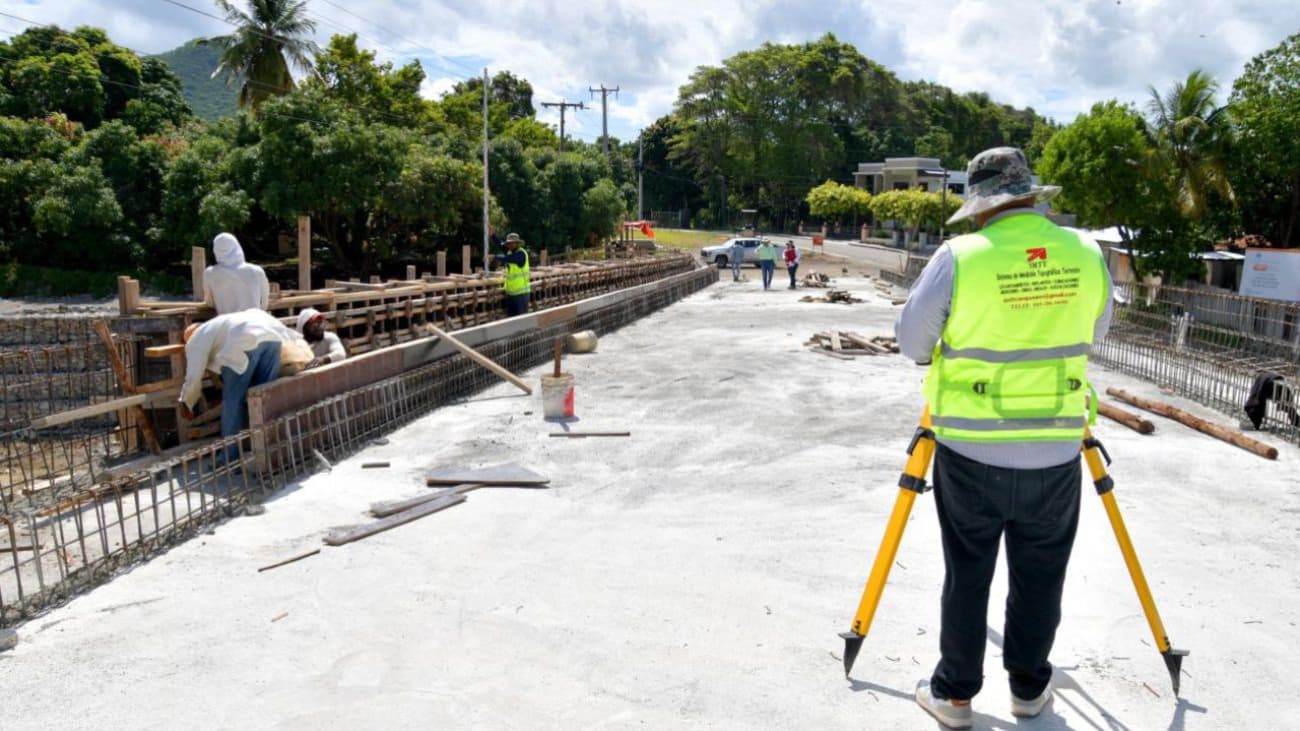 MOPC acelera construcción del puente de Los Hierros en Peravia