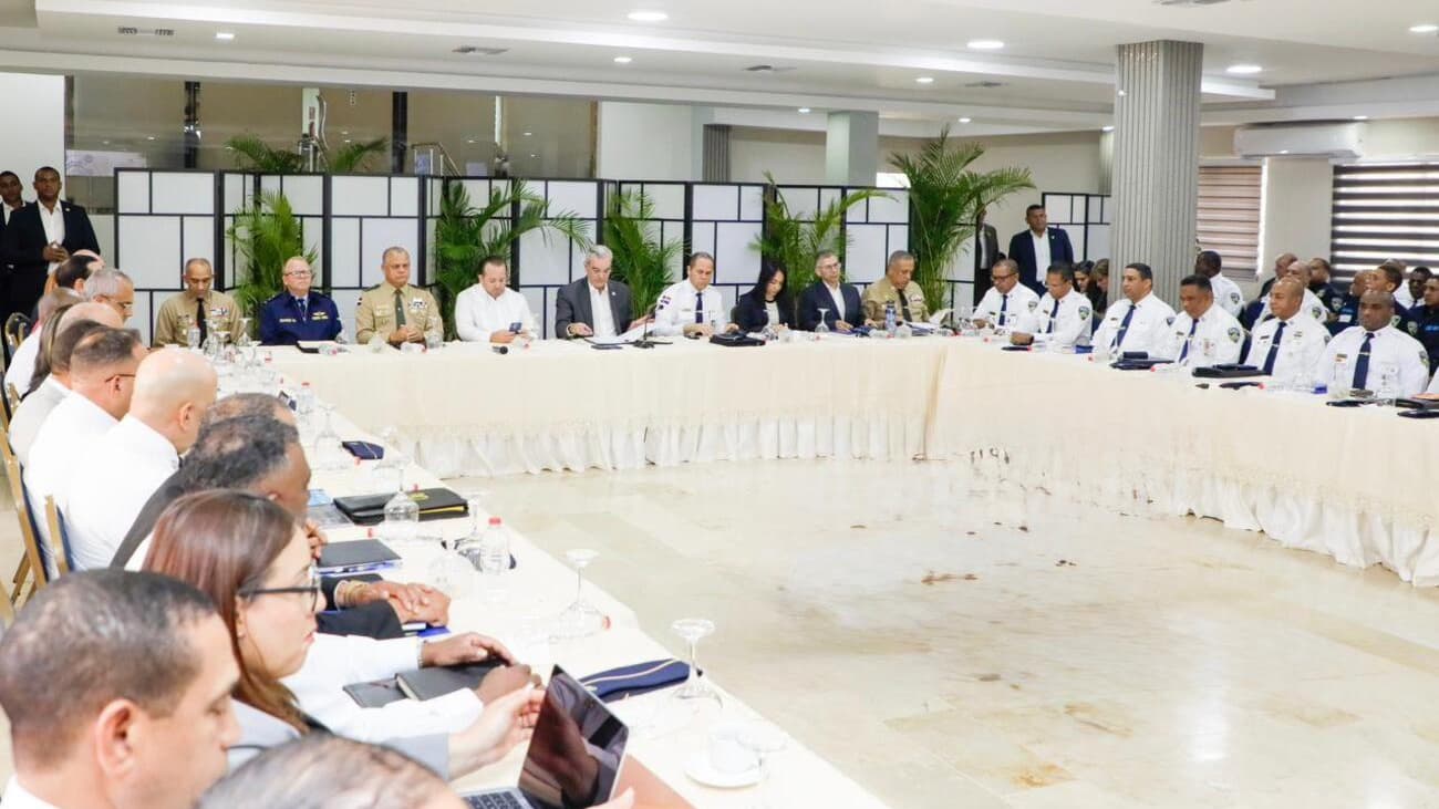 Abinader lidera reunión para reforzar seguridad ciudadana en República Dominicana