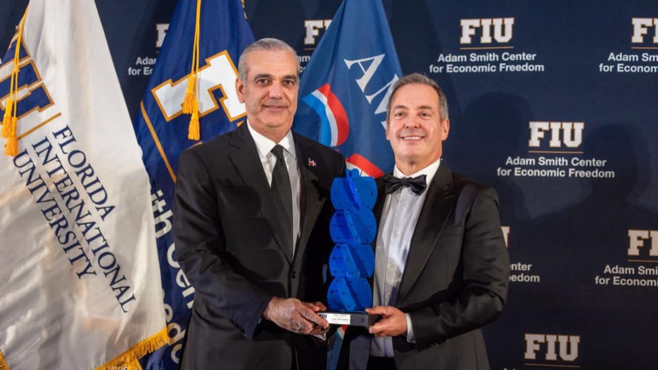 Embajada de EE.UU. felicita a Abinader por premio “Champion of Freedom”