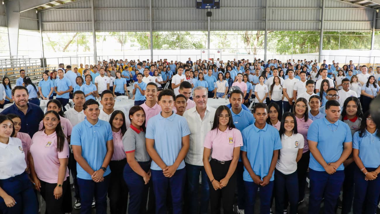 Estudiantes de Ocoa destacan cercanía de Abinader durante encuentro juvenil