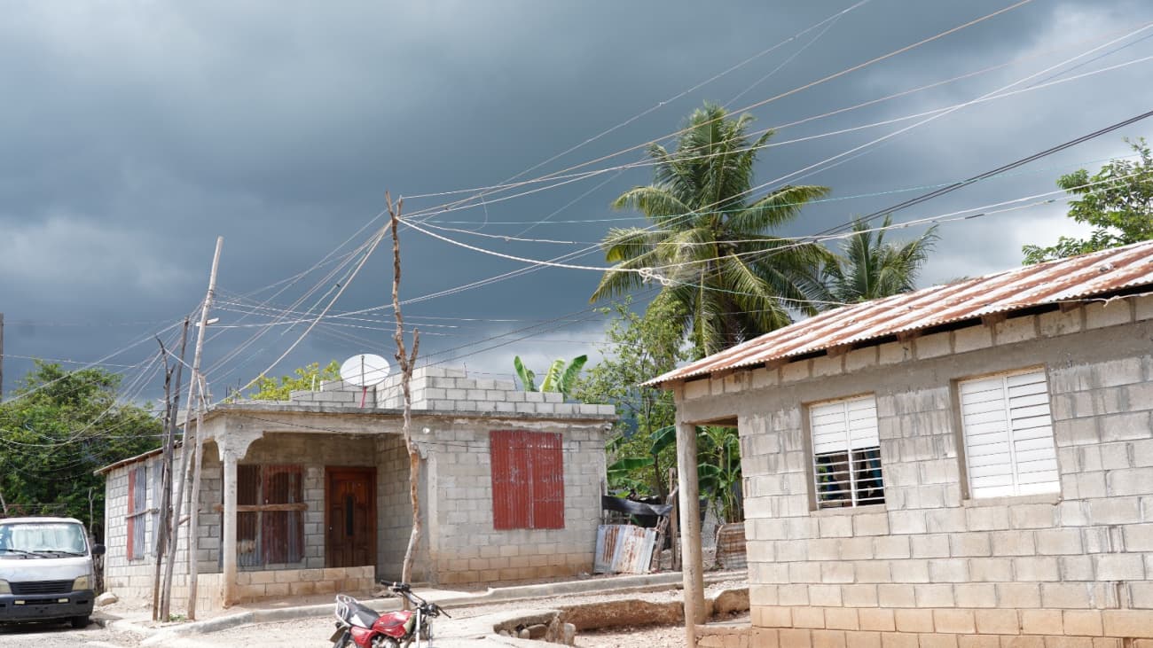 Edesur invertirá más de RD$1,752 millones para modernizar redes eléctricas en 85 localidades