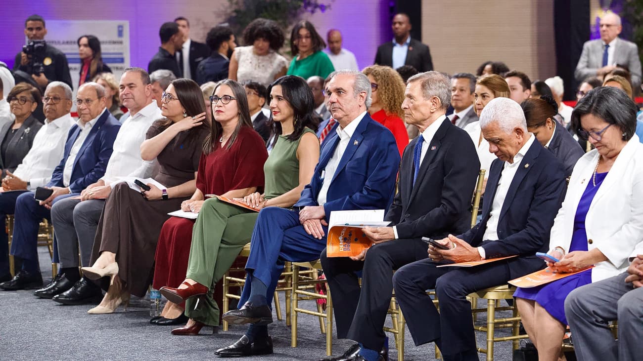Abinader destaca avances democráticos y reducción de la pobreza en República Dominicana