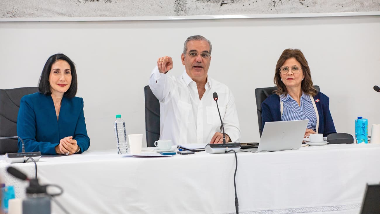 Gobierno revisa avances de más de 200 obras durante Consejo de Ministros en Santiago