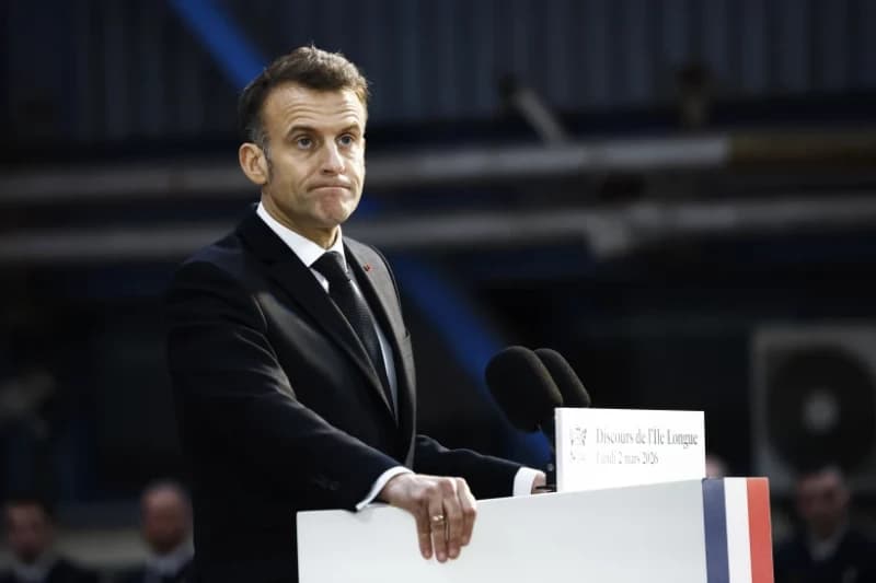 Macron rechaza posible peaje en el estrecho de Ormuz y apuesta por su reapertura total