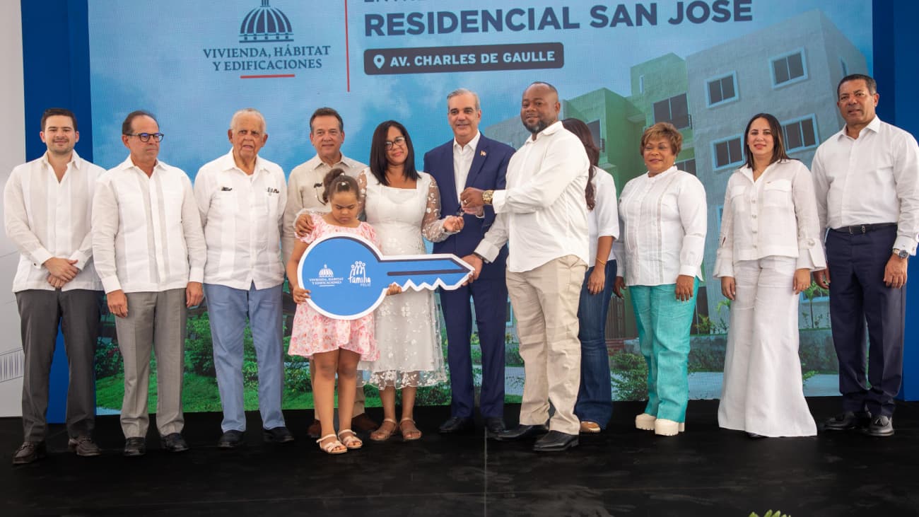 Luis Abinader entrega 700 apartamentos del Plan Familia Feliz en Santo Domingo Norte
