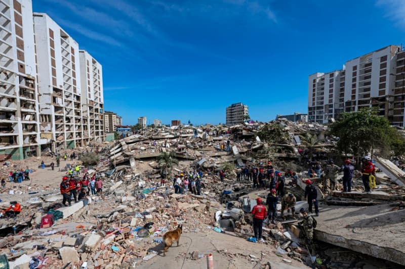 Sube a 1,719 la cifra de fallecidos tras los terremotos en Venezuela