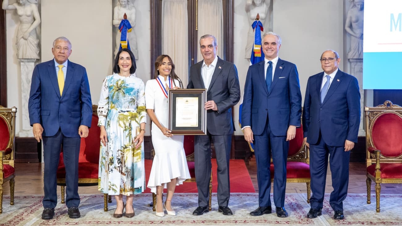 Presidente Abinader entrega la Medalla al Mérito Magisterial 2026 a docentes destacados