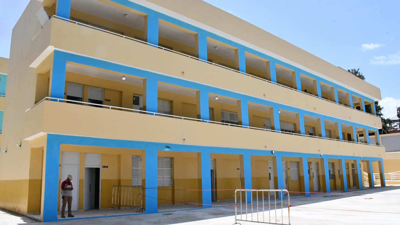 Abinader inaugura la Escuela Básica Minerva Mirabal para beneficiar a más de 900 estudiantes