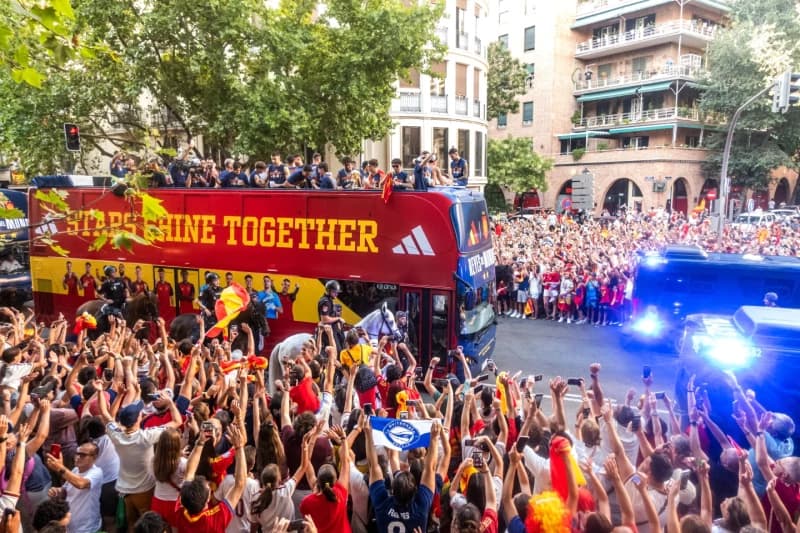 España celebra por todo lo alto su segundo título mundial de fútbol
