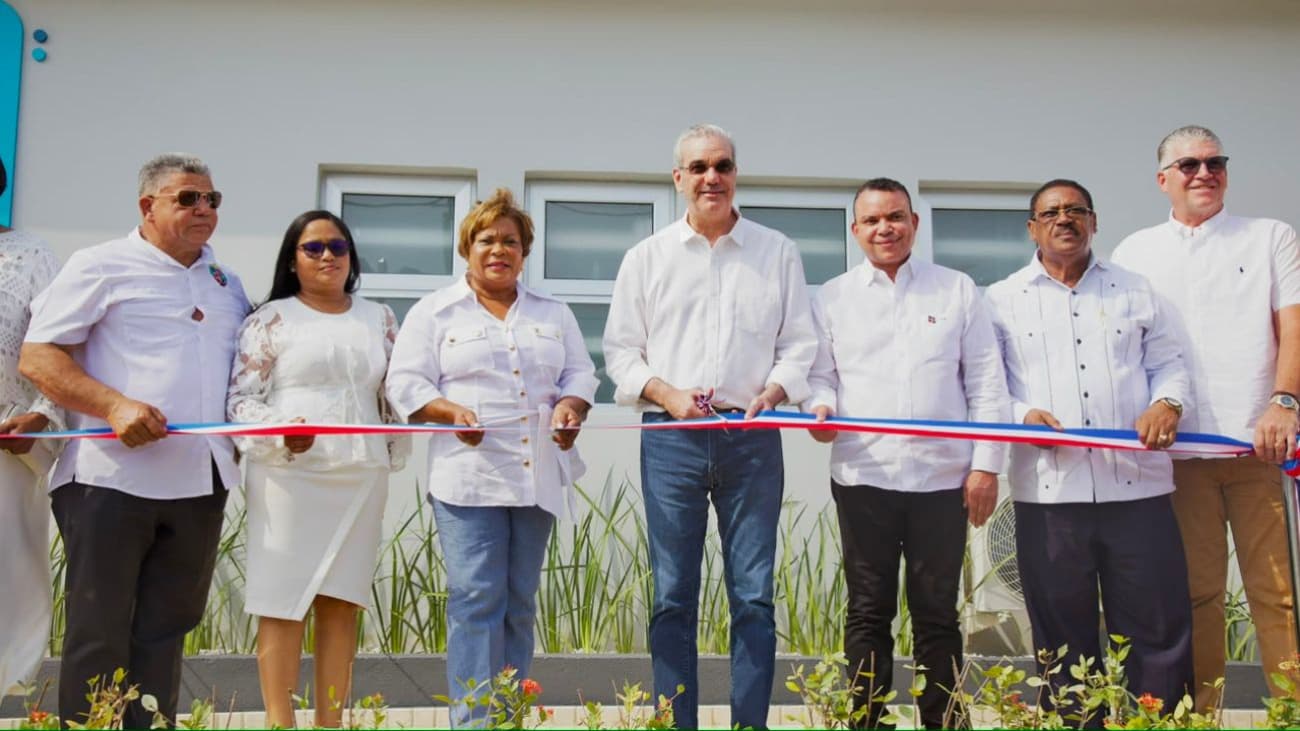 Abinader entrega el renovado Hospital Municipal Hacienda Estrella y anuncia nuevas obras para la comunidad