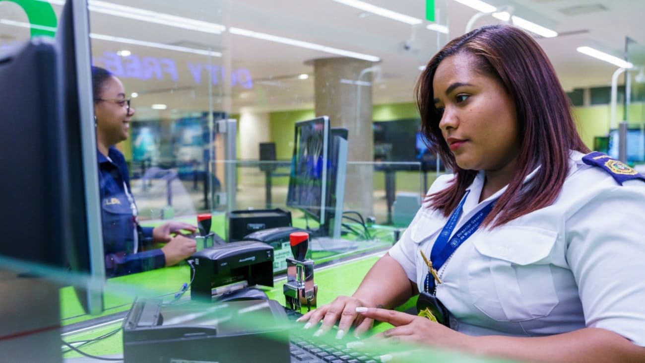 DGM moderniza su sistema para fortalecer la inspección migratoria y agilizar los servicios