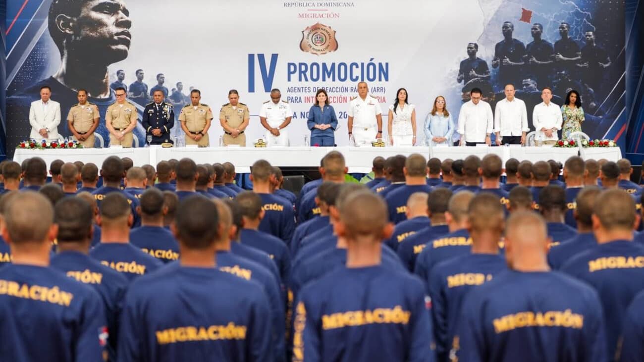 Raquel Peña lidera graduaciones de jóvenes y nuevos agentes migratorios en Santiago