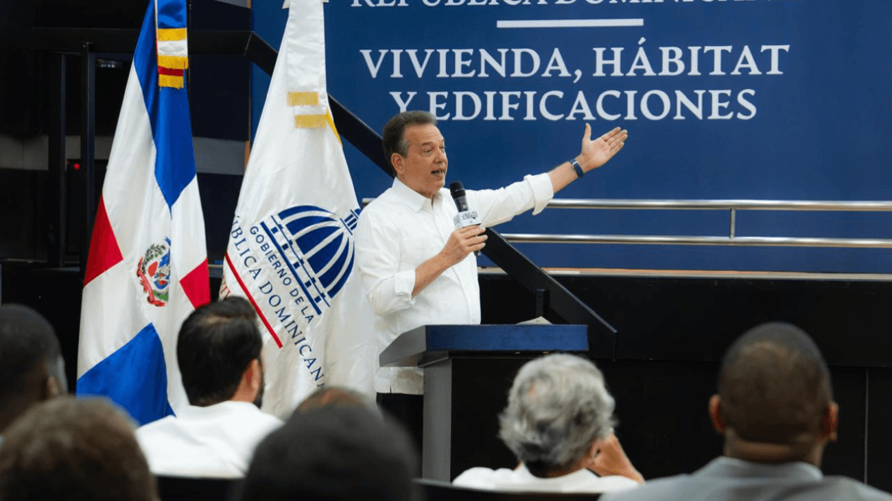 Mivhed avanza en la modernización de los permisos de construcción