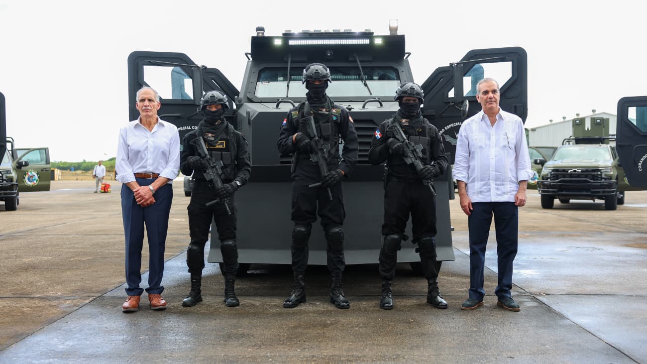 Honduras muestra interés en adquirir aviones y vehículos militares fabricados en República Dominicana