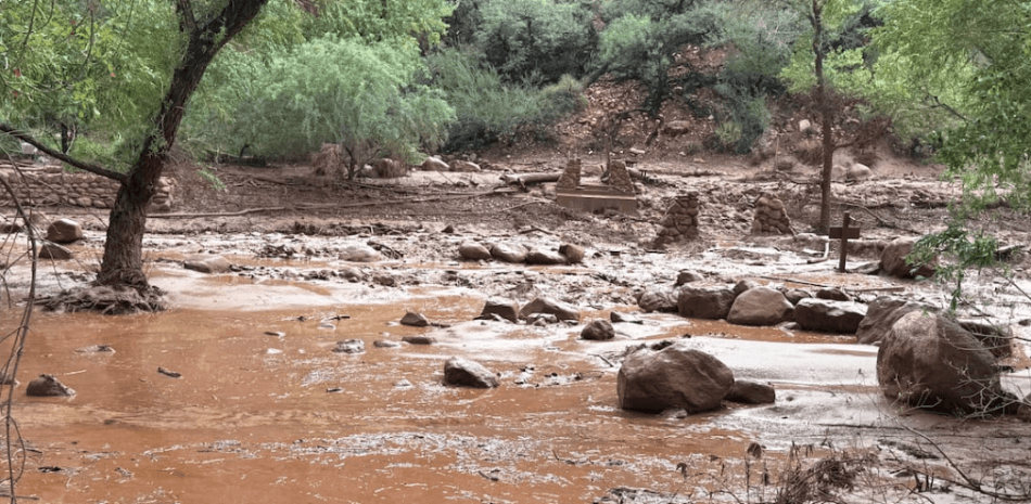 Buscan a 15 personas desaparecidas tras fuertes inundaciones en el Gran Cañón