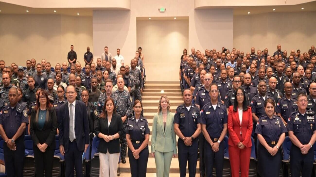Ministerio de la Mujer y Policía Nacional impulsan diálogo con agentes para prevenir la violencia contra las mujeres