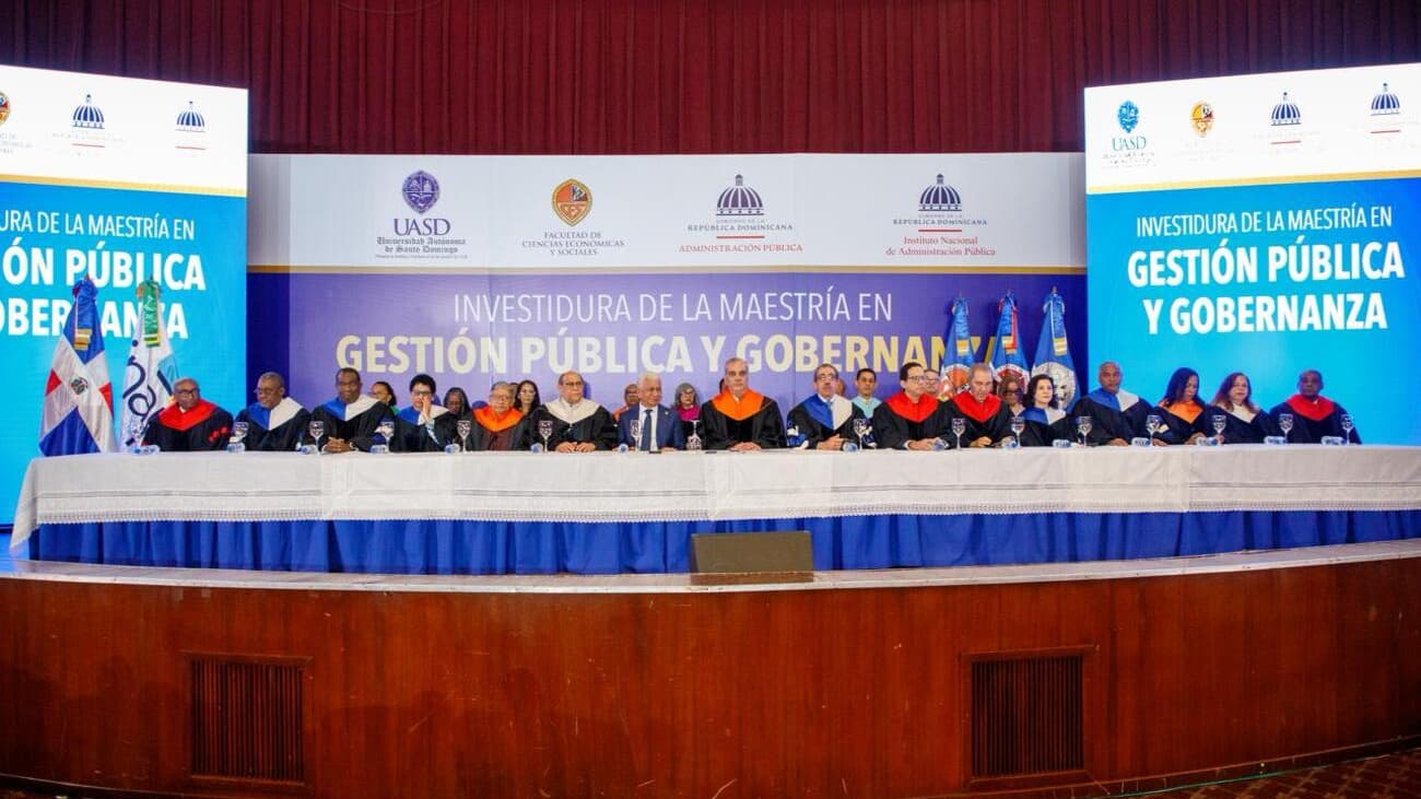 Abinader encabeza graduación de 147 servidores públicos formados en Gestión Pública y Gobernanza