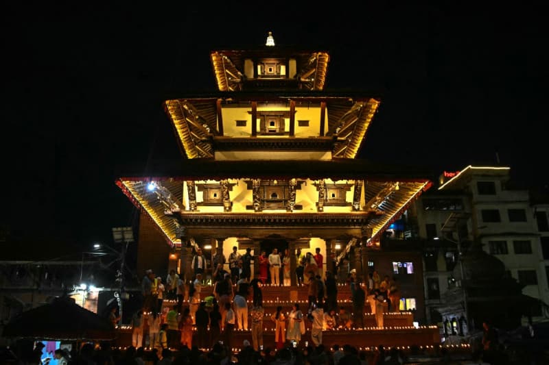 Nepal declara día de luto nacional tras devastadoras inundaciones que dejan 1,356 muertos