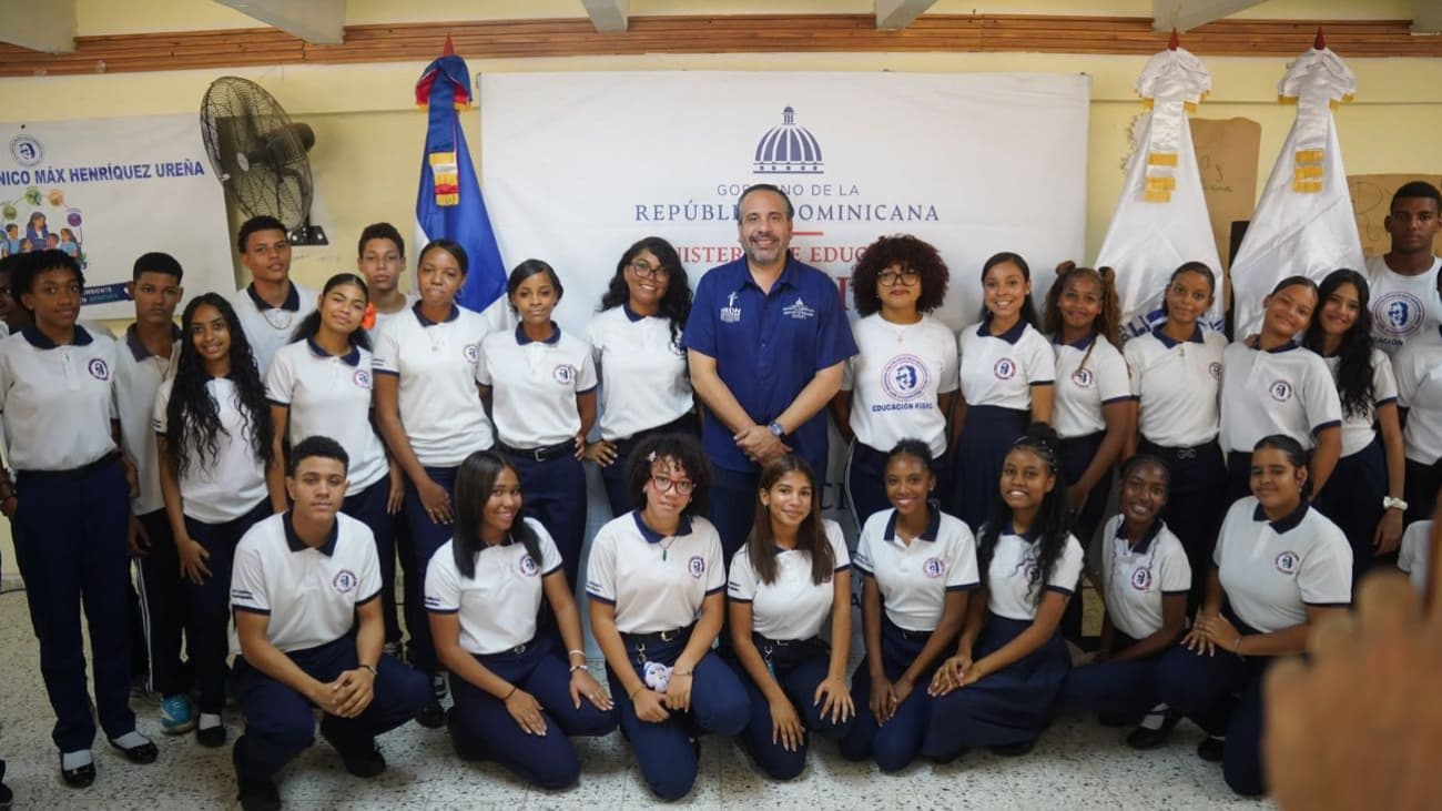 INEFI lleva utilería deportiva y reacondiciona canchas en 30 centros educativos