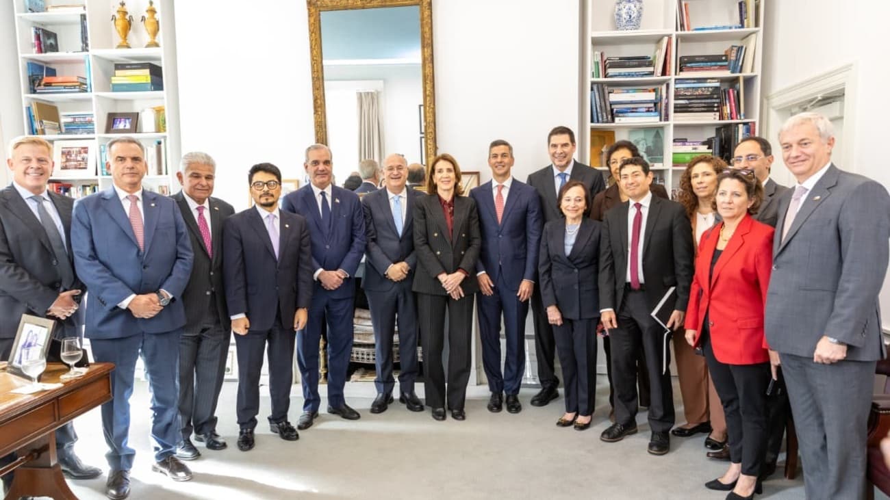 Abinader plantea una estrategia regional de inteligencia artificial para América Latina